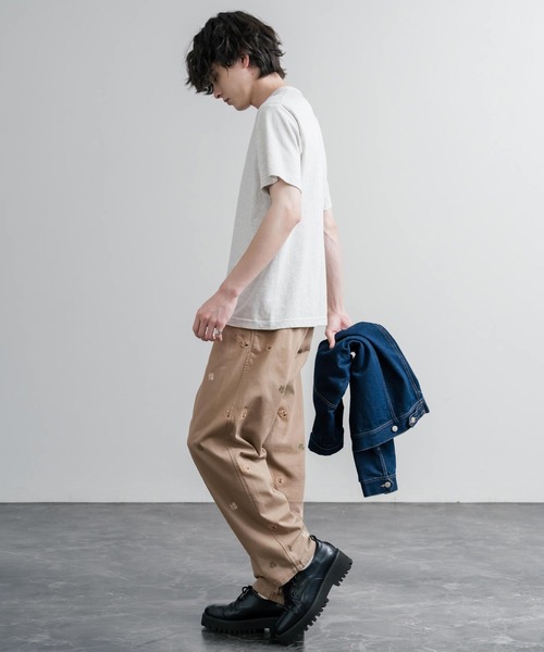 HOUSTON（ヒューストン）の「HOUSTON TWILL ALLOVER EMB EASY PANTS コットンツイル総柄刺繍イージーテーパードチノパンツ（チノパンツ・メンズ・ブラック/ベージュ/ナチュラル・XL/L/M）」の16枚目の写真
