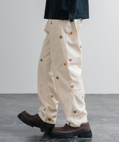 HOUSTON（ヒューストン）の「HOUSTON TWILL ALLOVER EMB EASY PANTS コットンツイル総柄刺繍イージーテーパードチノパンツ（チノパンツ・メンズ・ブラック/ベージュ/ナチュラル・XL/L/M）」の20枚目の写真