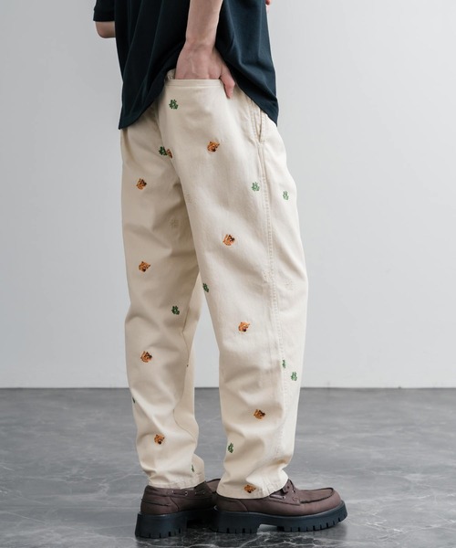 HOUSTON（ヒューストン）の「HOUSTON TWILL ALLOVER EMB EASY PANTS コットンツイル総柄刺繍イージーテーパードチノパンツ（チノパンツ・メンズ・ブラック/ベージュ/ナチュラル・XL/L/M）」の21枚目の写真