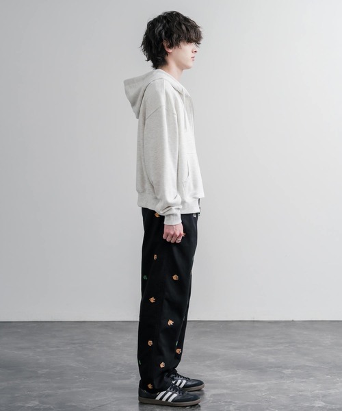 HOUSTON（ヒューストン）の「HOUSTON TWILL ALLOVER EMB EASY PANTS コットンツイル総柄刺繍イージーテーパードチノパンツ（チノパンツ・メンズ・ブラック/ベージュ/ナチュラル・XL/L/M）」の4枚目の写真