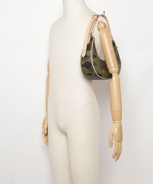 A BATHING APE（アベイシングエイプ）の「1ST CAMO HAND BAG（ハンドバッグ・レディース・グリーン/ピンク・FREE）」の11枚目の写真