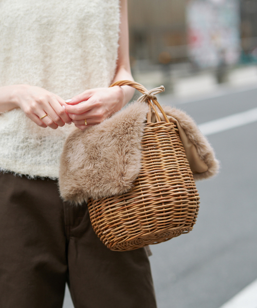 The Bagmati(ザバグマティ)の「BAGMATI/バグマティ SLOBE別注 ファーカゴバッグ(かごバッグ・レディース・ベージュ系その他・FREE)」の2枚目の写真