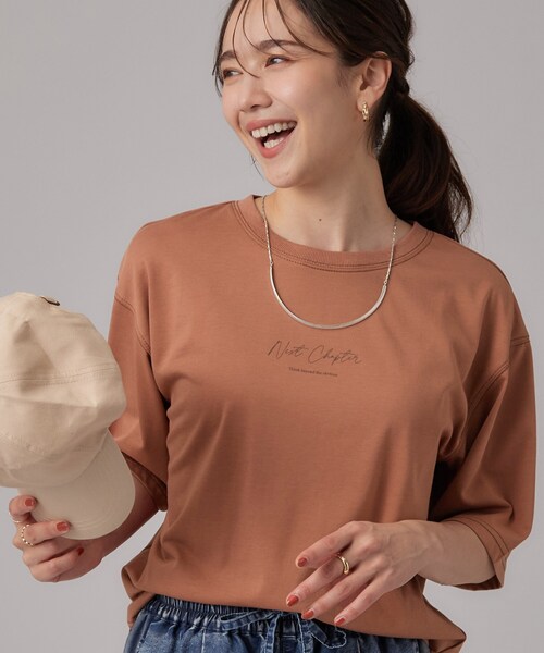 SHOO・LA・RUE(シューラルー)の「【S-LL/体型カバー】インせず着られる 配色ステッチ 5分袖ロゴTシャツ(Tシャツ/カットソー・レディース・ホワイト/ブラック/レッド系・01/02/03/04)」の3枚目の写真