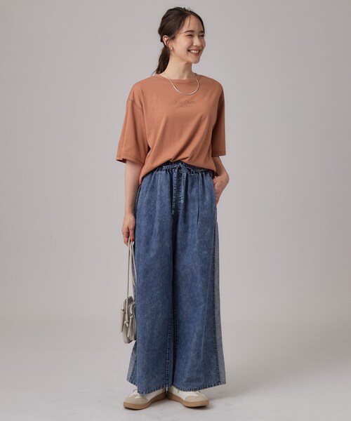 SHOO・LA・RUE(シューラルー)の「【S-LL/体型カバー】インせず着られる 配色ステッチ 5分袖ロゴTシャツ(Tシャツ/カットソー・レディース・ホワイト/ブラック/レッド系・01/02/03/04)」の16枚目の写真