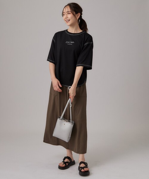 SHOO・LA・RUE(シューラルー)の「【S-LL/体型カバー】インせず着られる 配色ステッチ 5分袖ロゴTシャツ(Tシャツ/カットソー・レディース・ホワイト/ブラック/レッド系・01/02/03/04)」の20枚目の写真