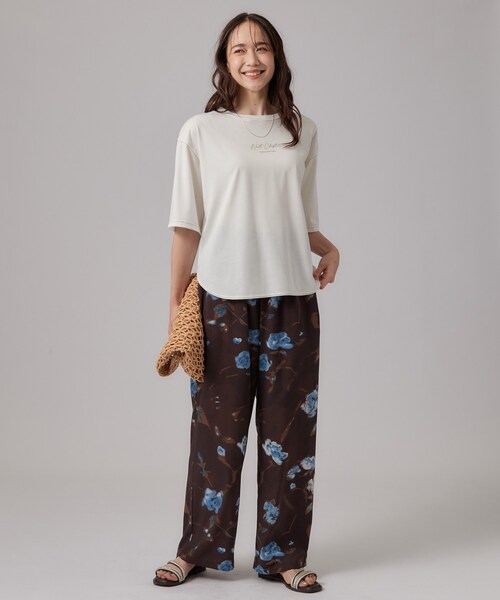 SHOO・LA・RUE(シューラルー)の「【S-LL/体型カバー】インせず着られる 配色ステッチ 5分袖ロゴTシャツ(Tシャツ/カットソー・レディース・ホワイト/ブラック/レッド系・01/02/03/04)」の6枚目の写真