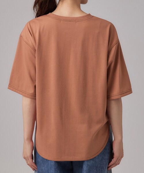 SHOO・LA・RUE(シューラルー)の「【S-LL/体型カバー】インせず着られる 配色ステッチ 5分袖ロゴTシャツ(Tシャツ/カットソー・レディース・ホワイト/ブラック/レッド系・01/02/03/04)」の10枚目の写真