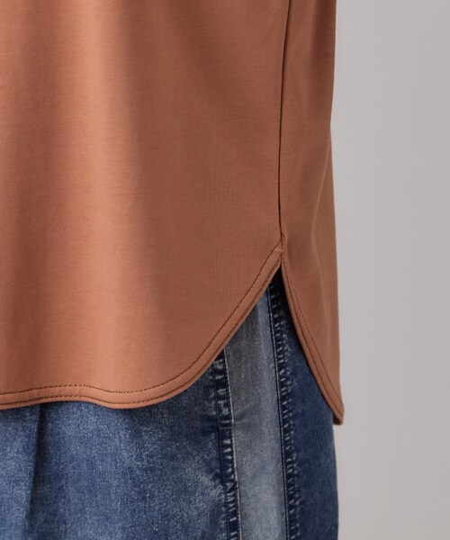SHOO・LA・RUE(シューラルー)の「【S-LL/体型カバー】インせず着られる 配色ステッチ 5分袖ロゴTシャツ(Tシャツ/カットソー・レディース・ホワイト/ブラック/レッド系・01/02/03/04)」の13枚目の写真