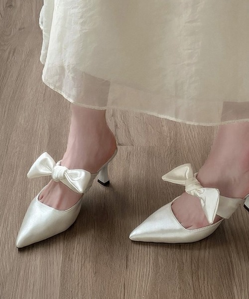 Miniministore（ミニミニストア）の「リボンミュールパンプス ポインテッドトゥ（サンダル・レディース・アイボリー/ブラック・24.0cm/23.5cm/24.5cm/23.0cm/22.5cm）」の22枚目の写真