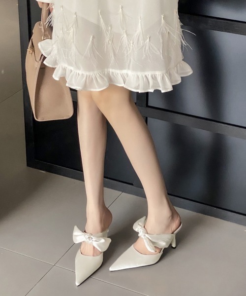 Miniministore（ミニミニストア）の「リボンミュールパンプス ポインテッドトゥ（サンダル・レディース・アイボリー/ブラック・24.0cm/23.5cm/24.5cm/23.0cm/22.5cm）」の7枚目の写真