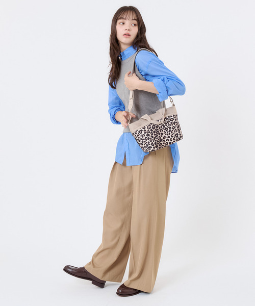 LeSportsac(レスポートサック)の「SMALL BUCKET TOTE ラテレオパード(トートバッグ・レディース・ベージュ・FREE)」の3枚目の写真