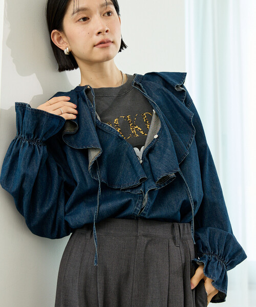 FREAK'S STORE(フリークスストア)の「リヨセル ラッフル フリルブラウス/デニムシャツ(シャツ/ブラウス・レディース・ブラック/ネイビー/ブルー・フリ-)」の11枚目の写真