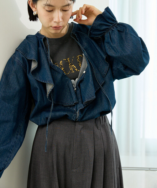 FREAK'S STORE(フリークスストア)の「リヨセル ラッフル フリルブラウス/デニムシャツ(シャツ/ブラウス・レディース・ブラック/ネイビー/ブルー・フリ-)」の12枚目の写真