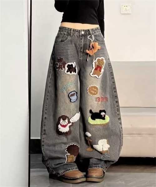 Dream garden(ドリームガーデン)の「立体感刺繍ワイドデニムパンツ(デニムパンツ・レディース・ブルー・M/L/S/XL)」の1枚目の写真