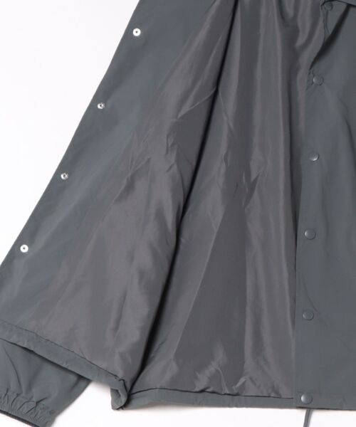 VOLCOM(ボルコム)の「VOLCOM/ボルコム コーチジャケット ロゴ バックプリント BG052752(その他アウター・メンズ・グレー/ブラック・XL/M/L)」の4枚目の写真