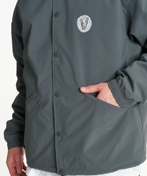 VOLCOM(ボルコム)の「VOLCOM/ボルコム コーチジャケット ロゴ バックプリント BG052752(その他アウター・メンズ・グレー/ブラック・XL/M/L)」の16枚目の写真