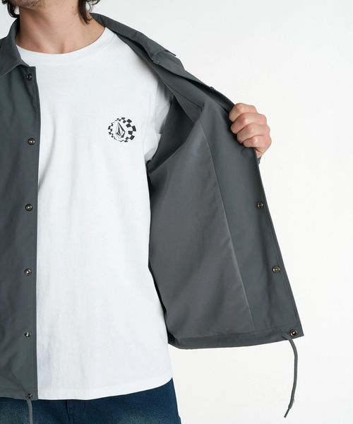 VOLCOM(ボルコム)の「VOLCOM/ボルコム コーチジャケット ロゴ バックプリント BG052752(その他アウター・メンズ・グレー/ブラック・XL/M/L)」の21枚目の写真