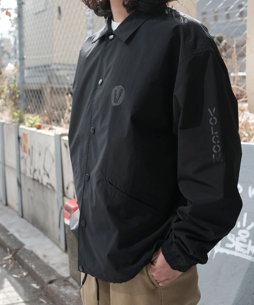 VOLCOM(ボルコム)の「VOLCOM/ボルコム コーチジャケット ロゴ バックプリント BG052752(その他アウター・メンズ・グレー/ブラック・XL/M/L)」の8枚目の写真