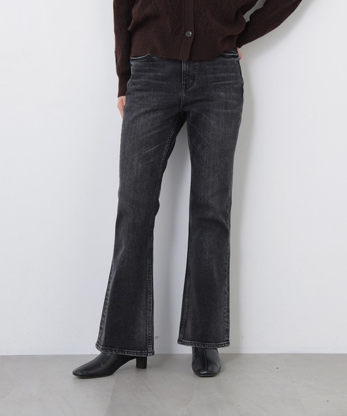 N.(N. Natural Beauty Basic)(エヌエヌナチュラルビューティーベーシック)の「<Healthy DENIM>フレアデニムパンツ(デニムパンツ・レディース・ブラック/ブルー系その他・SMALL/MEDIUM)」の9枚目の写真