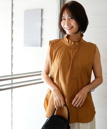 好印象をつくる華やかネックオフィスブラウス