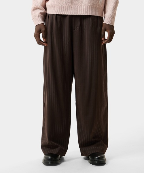 HUF(ハフ)の「STRIPE TWO TUCK TROUSER(その他パンツ・メンズ・ネイビー/ブラウン・28/34/32/30)」の2枚目の写真