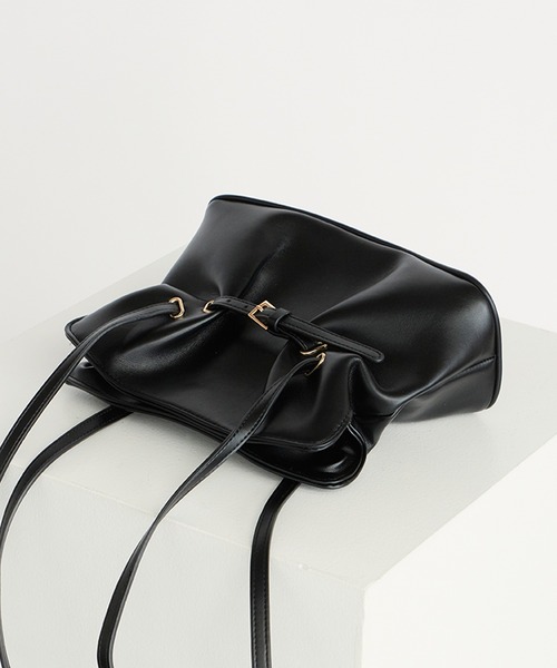 UNSTOA(アンストア)の「Faux Leather Belt Design Handbag 秋服 冬服(ハンドバッグ・レディース・ホワイト/ブラック・FREE)」の6枚目の写真