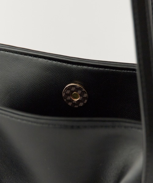 UNSTOA(アンストア)の「Faux Leather Belt Design Handbag 秋服 冬服(ハンドバッグ・レディース・ホワイト/ブラック・FREE)」の13枚目の写真