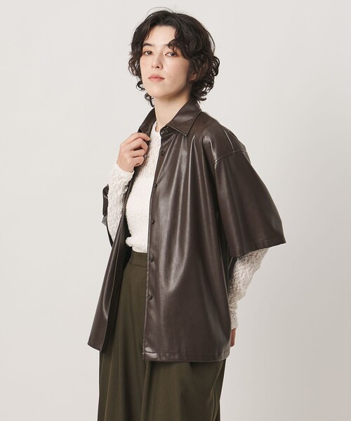 MARW UNITED ARROWS(マルゥ ユナイテッドアローズ)の「<MARW UNITED ARROWS>5分袖 レザーライク シャツ(シャツ/ブラウス・レディース・ブラック/ダークブラウン・FREE)」の2枚目の写真