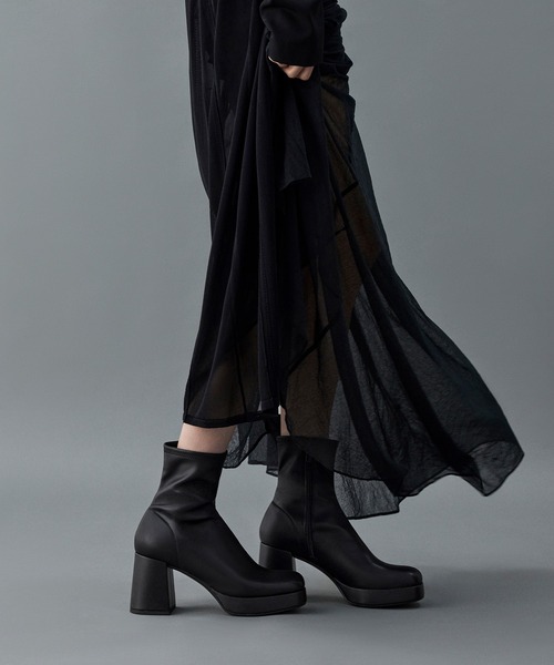 CHARLES & KEITH(チャールズ & キース)の「プラットフォーム アンクルブーツ(ブーツ・レディース・ブラック/ダークブラウン系4/ブラック系その他2・22.5cm/23cm/23.5cm/24.5cm/25cm/25.5cm)」の1枚目の写真
