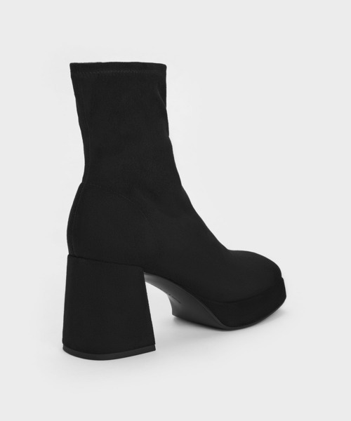 CHARLES & KEITH(チャールズ & キース)の「プラットフォーム アンクルブーツ(ブーツ・レディース・ブラック/ダークブラウン系4/ブラック系その他2・22.5cm/23cm/23.5cm/24.5cm/25cm/25.5cm)」の14枚目の写真