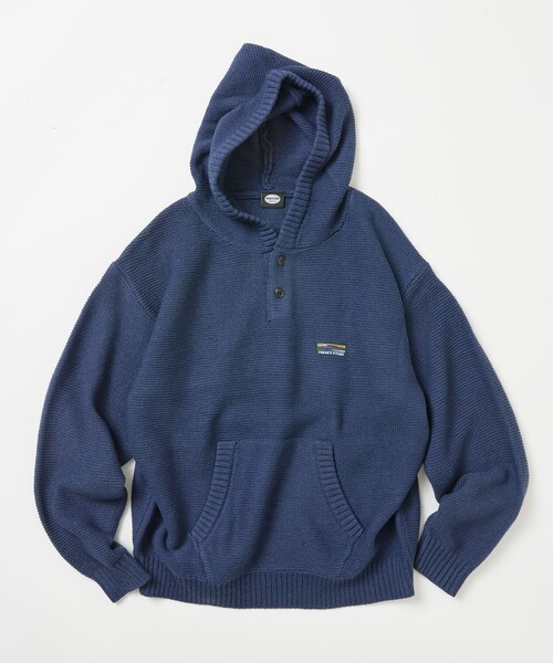 FREAK'S STORE(フリークスストア)の「限定展開 リラックスフィット ワンポイントロゴ プルオーバー ニット パーカー(ニット/セーター・メンズ・チャコールグレー/ブラウン/ネイビー/ブラック・SMALL/MEDIUM/LARGE)」の1枚目の写真