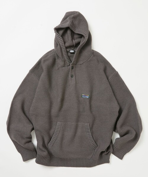 FREAK'S STORE(フリークスストア)の「限定展開 リラックスフィット ワンポイントロゴ プルオーバー ニット パーカー(ニット/セーター・メンズ・チャコールグレー/ブラウン/ネイビー/ブラック・SMALL/MEDIUM/LARGE)」の3枚目の写真