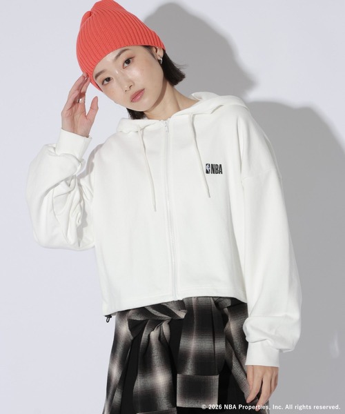 LAKOLE（ラコレ）の「[NBA]ZIPパーカー(WOMEN) / 1064203（パーカー・レディース・グレー/ホワイト/ブラック・MEDIUM/LARGE）」の18枚目の写真