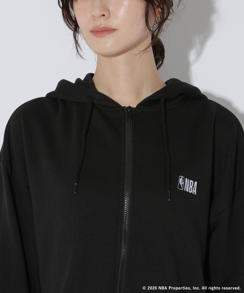 LAKOLE（ラコレ）の「[NBA]ZIPパーカー(WOMEN) / 1064203（パーカー・レディース・グレー/ホワイト/ブラック・MEDIUM/LARGE）」の10枚目の写真