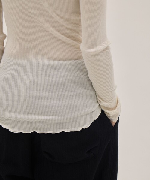 HAKUJI（ハクジ）の「[HAKUJI/ハクジ]Wool rib LS PO/ウールリブ ロングスリーブプルオーバー/長袖/カットソー（Tシャツ/カットソー・レディース・ブラック/アイボリー・FREE）」の4枚目の写真