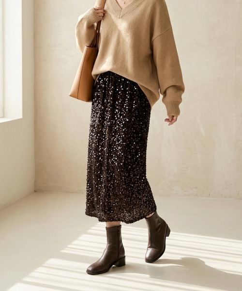 maison de LATIR(メゾンドラティール)の「きらめくスパンコールが視線を集める、ベロアロングスカート(スカート・レディース・ブラウン/ブラック/シルバー・FREE)」の1枚目の写真