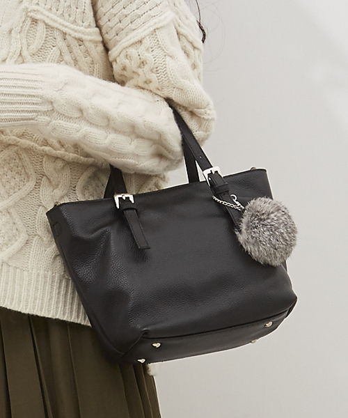 BEAU'RE SECOND（ビュレセカンド）の「【Beau're Second】ファーチャームツキミニトート/BS-1807（トートバッグ・レディース・ブラック/ブラウン/ネイビー/ブルー・FREE）」の2枚目の写真