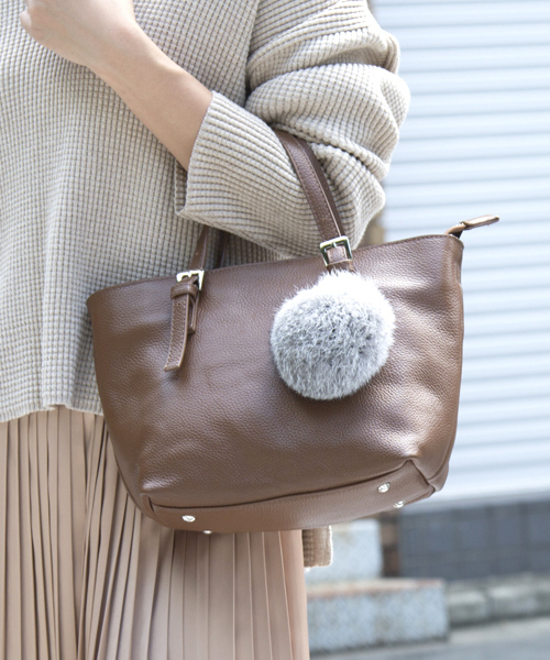 BEAU'RE SECOND（ビュレセカンド）の「【Beau're Second】ファーチャームツキミニトート/BS-1807（トートバッグ・レディース・ブラック/ブラウン/ネイビー/ブルー・FREE）」の10枚目の写真