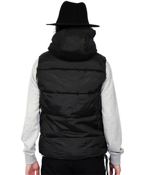 ８(eight)（エイト）の「フード付き 中綿 ダウンベスト（ダウンベスト・メンズ・ブラック/カーキ/ネイビー・X-LARGE/MEDIUM/LARGE）」の5枚目の写真