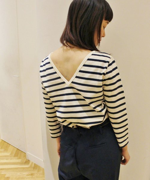 Le Minor（ルミノア）の「LE MINOR LM20G 704 バック Vネックプルオーバー◆（Tシャツ/カットソー・レディース・ダークブルー/ホワイト系その他・FREE）」の4枚目の写真