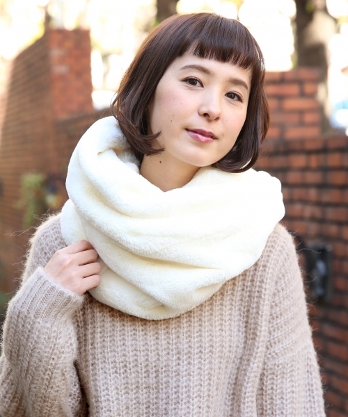 GLOBAL WORK（グローバルワーク）の「アソートフェイクファースヌード/769210（ストール/ショール・レディース・ホワイト/ブラック/ブルー/ダークグレー・FREE）」の2枚目の写真