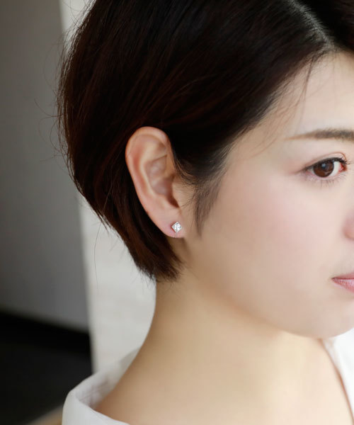 colleca la(コレカラ)の「ループフィット・スクエアビジューのイヤリング(イヤリング・レディース・シルバー/ゴールド・FREE)」の4枚目の写真