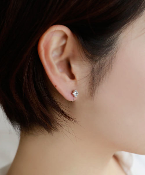 colleca la(コレカラ)の「ループフィット・スクエアビジューのイヤリング(イヤリング・レディース・シルバー/ゴールド・FREE)」の5枚目の写真