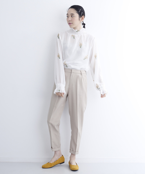 merlot plus(メルロープリュス)の「シフォンフラワー刺繍ギャザーネックブラウス2530(シャツ/ブラウス・レディース・ブラック/ベージュ/オフホワイト・FREE)」の13枚目の写真