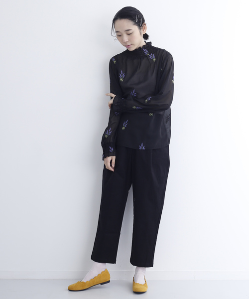 merlot plus(メルロープリュス)の「シフォンフラワー刺繍ギャザーネックブラウス2530(シャツ/ブラウス・レディース・ブラック/ベージュ/オフホワイト・FREE)」の11枚目の写真