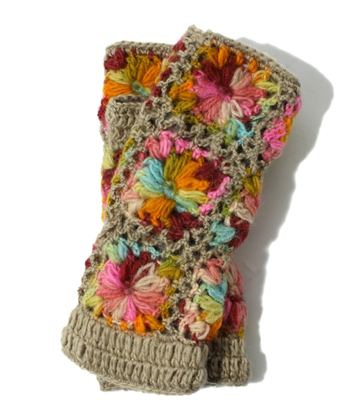 BEAUTY&YOUTH UNITED ARROWS（ビューティーアンドユースユナイテッドアローズ）の「BY NIRVENNA カラーフラワーフィンガーレスグローブ（手袋・レディース・オフホワイト/グレー・フリー）」の2枚目の写真