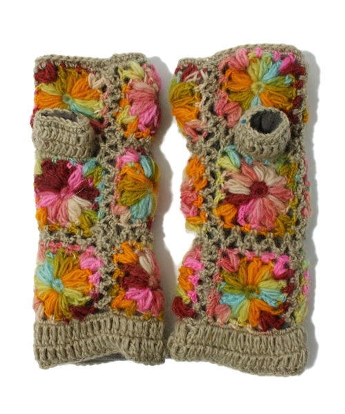 BEAUTY&YOUTH UNITED ARROWS（ビューティーアンドユースユナイテッドアローズ）の「BY NIRVENNA カラーフラワーフィンガーレスグローブ（手袋・レディース・オフホワイト/グレー・フリー）」の3枚目の写真