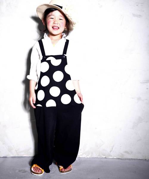 antiqua（アンティカ）の「ドット柄サロペットパンツ（サロペット/オーバーオール・キッズ・ブラック・2/4/3）」の4枚目の写真