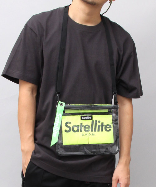 Satellite(サテライト)の「【 Satellite / サテライト 】 BASIC SACOCHE / ベーシックサコッシュ / サコッシュ / ミニショルダー(ショルダーバッグ・レディース・ブラック/ブラック系その他/レッド/パープル/ライム/オレンジ・FREE)」の4枚目の写真