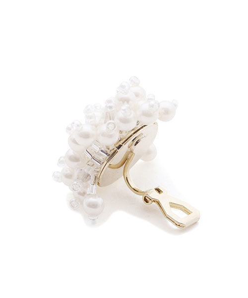 JILL STUART（ジルスチュアート）の「◆《Endy ROBE》ルナフラワーモチーフパール調イヤリング（イヤリング・レディース・ホワイト・ﾌﾘ-）」の2枚目の写真